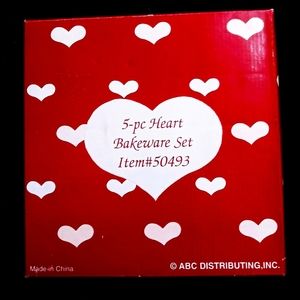 💖BRAND NEW HEART SHAPED BAKING ITEMS - 5 Pieces💖